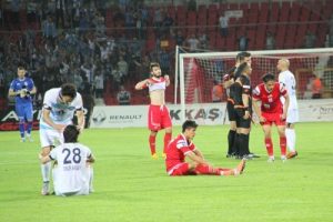 Balıkesirspor 346 g&uuml;n sonra sahasında yıkıldı