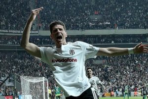 Beşiktaş taraftarı 10 dakikada biletleri t&uuml;ketti