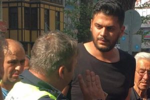 Yaşlı kadına &ccedil;arpan ehliyetsiz s&uuml;r&uuml;c&uuml; &ouml;z&uuml;r dileyip, helallik istedi