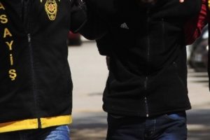 G&ouml;&ccedil;men ka&ccedil;ak&ccedil;ılarına 4 kentte operasyon: 8 g&ouml;zaltı
