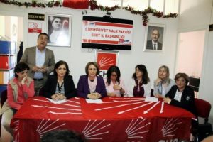 CHP'li kadınlar, Şırnak'ta ter&ouml;rden ka&ccedil;an aileleri ziyaret etti