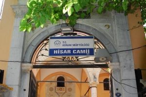 Camiden Musevi vatandaşın &ouml;l&uuml;m anonsu tartışması
