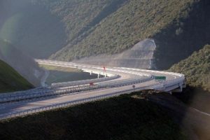 Dev projenin Altınova-Gemlik arasındaki 42 kilometrelik b&ouml;l&uuml;m&uuml; 21 Nisan'da ulaşıma a&ccedil;ılıyor