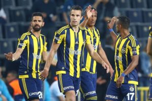 Fenerbah&ccedil;e'de yedek kul&uuml;besi kriz başladı