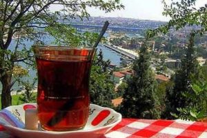&Ccedil;ay fiyatını pahalı bulan Mısırlı polis satıcıyı &ouml;ld&uuml;rd&uuml;!