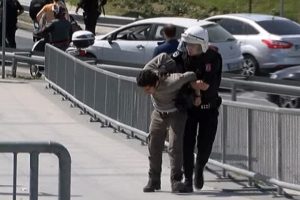 Dilek Doğan eylemine m&uuml;dahale: 13 g&ouml;zaltı