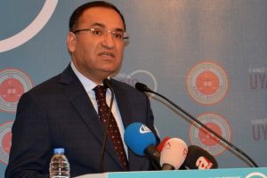 "T&uuml;rkiye Batı'dan daha &ouml;zg&uuml;r bir &uuml;lkedir"