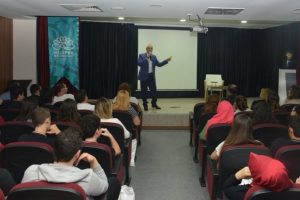Bozbey &ouml;ğrencilere Nil&uuml;fer hayalini anlattı