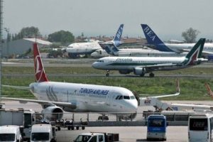 İstanbul hava sahasında zor anlar: 5 u&ccedil;ak inemedi
