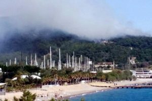 Alevler oteller b&ouml;lgesine ilerliyor