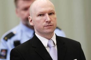 Katliamcı Breivik'i mahkeme haklı buldu
