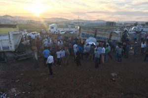 Freni boşalan kamyon ara&ccedil;ların arasına daldı: 4 yaralı