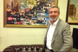 Fadıl Akg&uuml;nd&uuml;z konuştu, salonu g&uuml;lme tuttu!