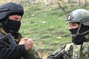 Y&uuml;ksekova'da asker polis el ele g&ouml;rev yapıyor