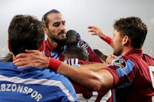 Trabzonspor'da Erkan Zengin &Ccedil;inliler ile masaya oturacak