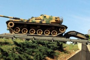 Sınıra tank sevkiyatı başladı