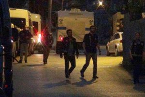 İzmir'de bazı derneklere 1 Mayıs baskını