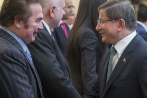 Davutoğlu ve Orhan Gencebay arasında Attila &Ouml;zdemiroğlu diyaloğu
