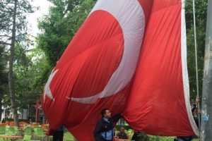 Bursa'da dev bayrak yenilendi