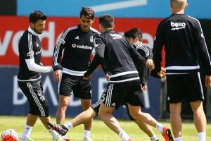 Beşiktaş Akhisar ma&ccedil;ı hazırlıklarını s&uuml;rd&uuml;rd&uuml;