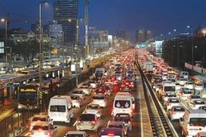 Otomobil n&uuml;fusu &ouml;n&uuml;m&uuml;zdeki 25 yılda ikiye katlanacak
