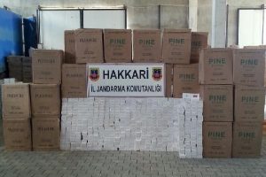 Y&uuml;ksekova'da bir evden 436 bin paket ka&ccedil;ak sigara &ccedil;ıktı