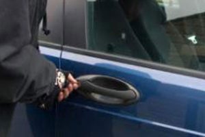 Otomobili 'hack'leyip &ccedil;alıyorlar