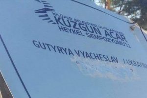 Bursa Nil&uuml;fer'de heykele saldırı!