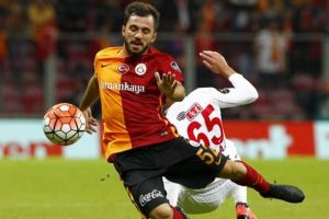 Emre &Ccedil;olak, takım arkadaşlarına pas vermediği iddialarına yanıt verdi