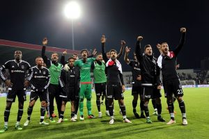 Beşiktaş, Akhisar'ı yenerek ligin ilk yarısındaki r&ouml;vanşı almak istiyor