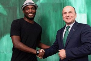 Antalyaspor, eski Chelseali Essien'i kadroya katmak istiyor