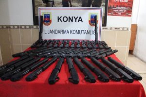 Konya'da ka&ccedil;ak silah operasyonu