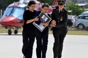 Bursalı şehidin eşini Dağlıca'da duygulandıran g&ouml;r&uuml;nt&uuml;