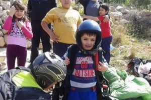 Okumayı &ouml;ğrenen &ouml;ğrencilerini u&ccedil;urdu