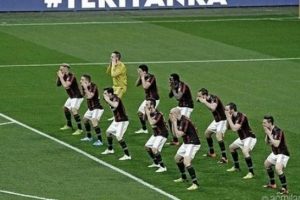 Milanlı futbolculardan haka dansı