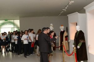 Bursa'da &ouml;ğrenciler Fatih sergisini gezdi
