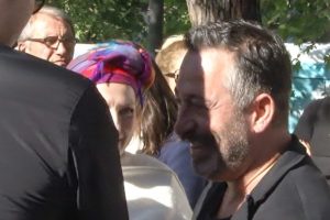 Cem Yılmaz'dan tepki &ccedil;eken fotoğrafa a&ccedil;ıklama