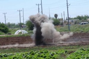 Kilis'e d&uuml;şen roket mermilerinin par&ccedil;aları imha edildi