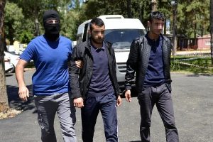 Adana'da PKK operasyonu: 13 g&ouml;zaltı