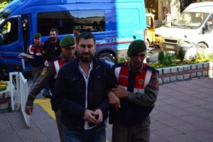 &Ccedil;anakkale'de g&ouml;&ccedil;men ka&ccedil;ak&ccedil;ılığı zanlısı 11 kişi adliyede