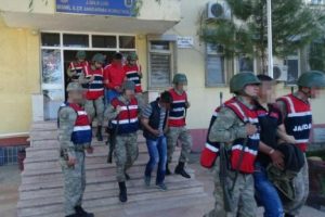 Diyarbakır Bismil'de PKK operasyonu: 11 g&ouml;zaltı