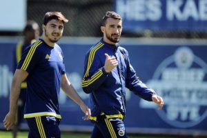 Fenerbah&ccedil;e, Trabzonspor ma&ccedil;ı hazırlıklarını s&uuml;rd&uuml;rd&uuml;