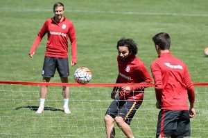 Galatasaray, Kasımpaşa ile yapacağı ma&ccedil;ın hazırlıklarını s&uuml;rd&uuml;rd&uuml;