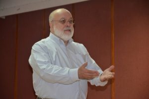 &Uuml;nl&uuml; profes&ouml;rden ilgin&ccedil; teklif: Ekinokslar tatil olsun
