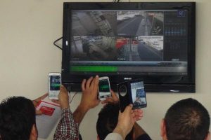 Bursa'da polisin g&uuml;venlik kamerasından gaspcıyı &ccedil;ekme telaşı