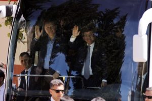 Erdoğan ve Davutoğlu tezah&uuml;ratlarla karşılandı