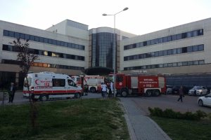 &Uuml;niversite hastanesinde yangın paniği !