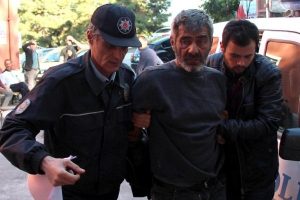 Şizofreni hastası tartıştığı dayısını bı&ccedil;akladı