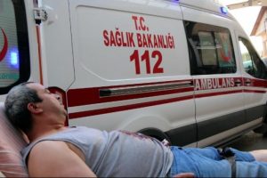 Eşiyle tartışınca kendini bı&ccedil;akladı
