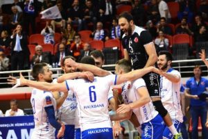 Halkbank liderliğe y&uuml;kseldi